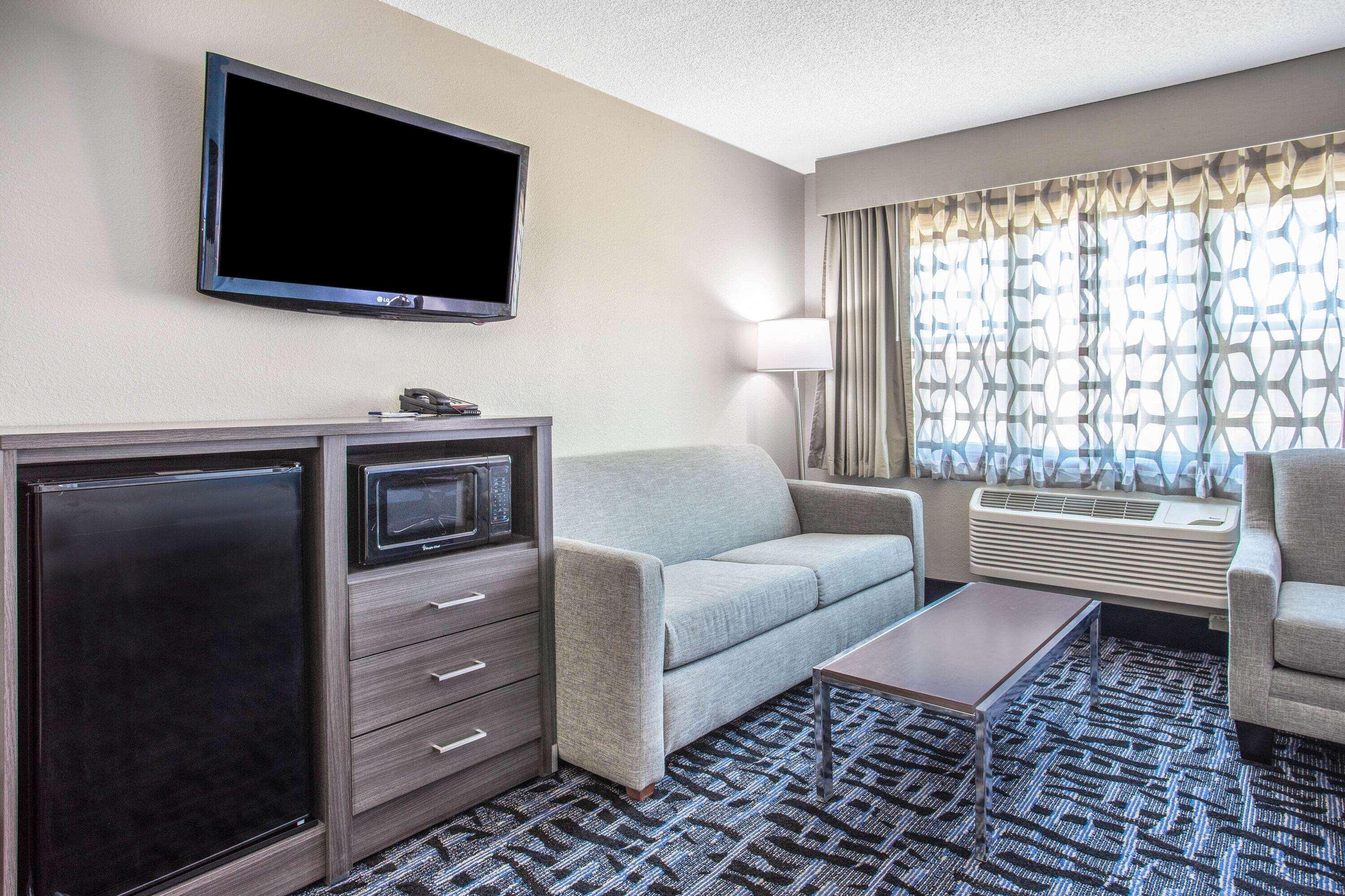 Baymont By Wyndham Joliet Hotel Exterior photo