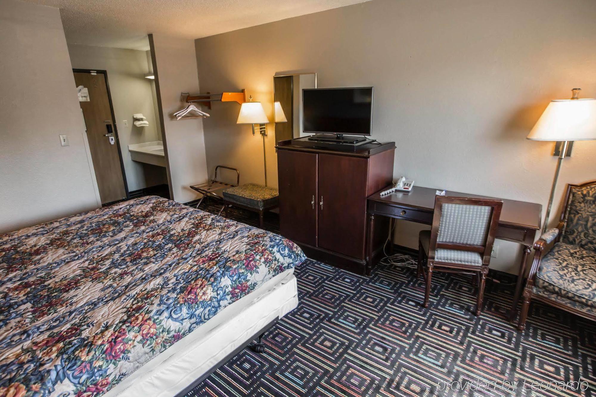 Baymont By Wyndham Joliet Hotel Exterior photo